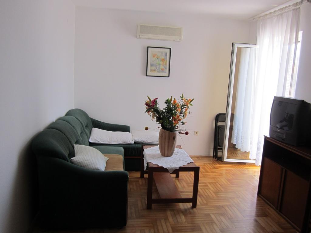 Apartments Antonia Malinska Ruang foto