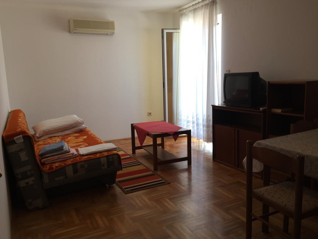 Apartments Antonia Malinska Bagian luar foto