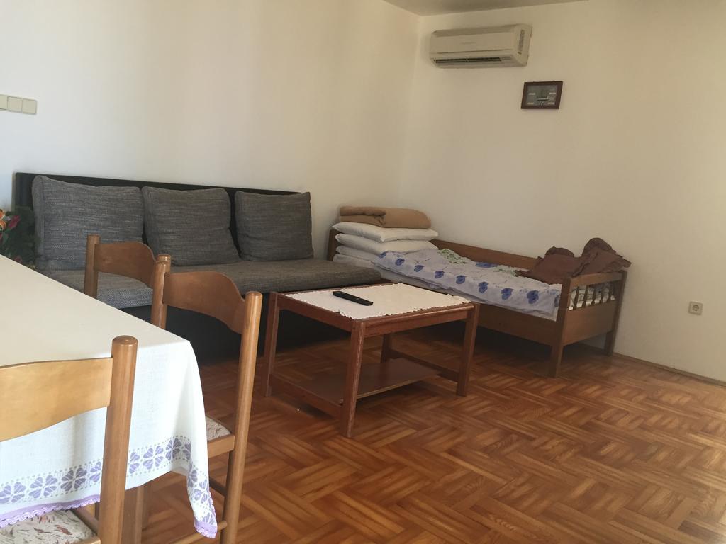 Apartments Antonia Malinska Bagian luar foto