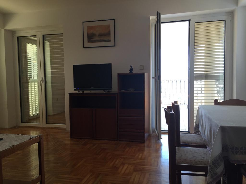 Apartments Antonia Malinska Bagian luar foto